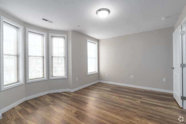 2BR, 2BA - 900SF Bedroom 2 - 1623-1641 W Venango St