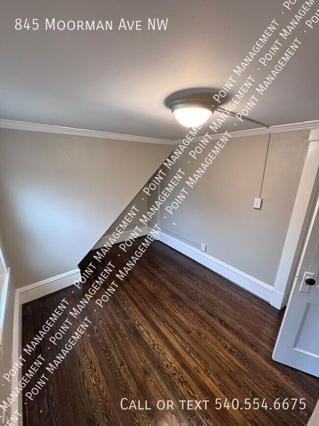 Foto del edificio - 845 Moorman Ave NW