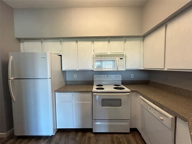 Building Photo - 2320 Gracy Farms Ln