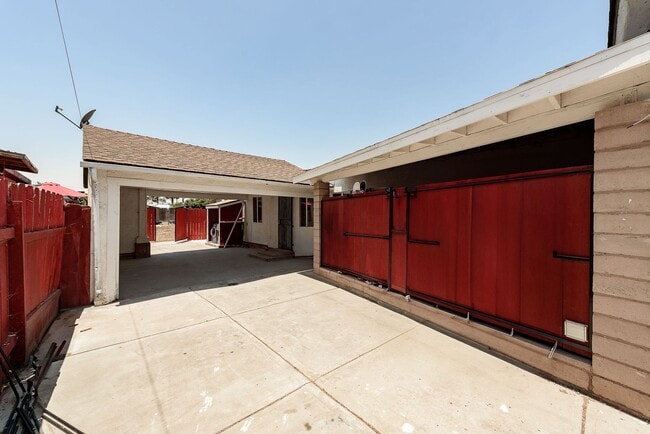 Building Photo - 1176 2nd Ave