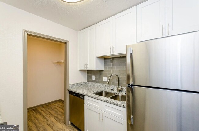 Foto del edificio - 730 Franklin Dr SE