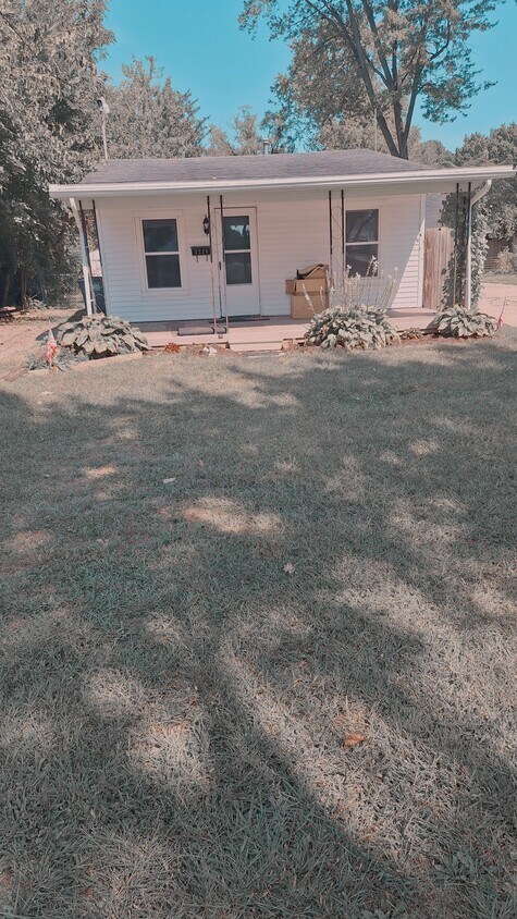 Cute 2 bedroom - 2228 Olin Dr