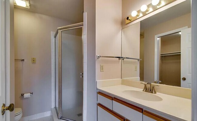 Master Bathroom - 117 W End Pl