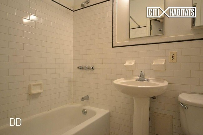 Building Photo - 433 Lorimer St