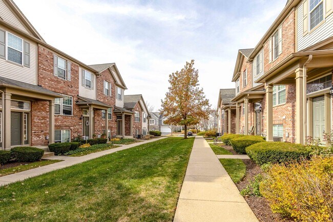 Building Photo - 498 Valentine Way