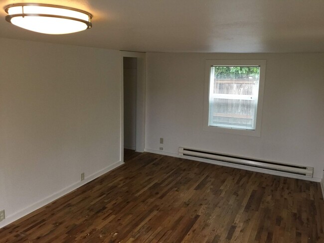 Building Photo - 3 Bedroom in Friendly St. Area