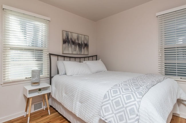 Bedroom 1 - 1702 S Phillips Ave