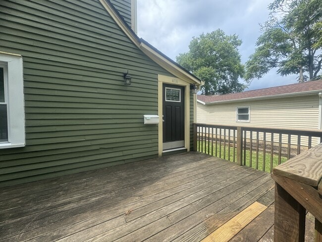 Building Photo - 414 S Mitchell St