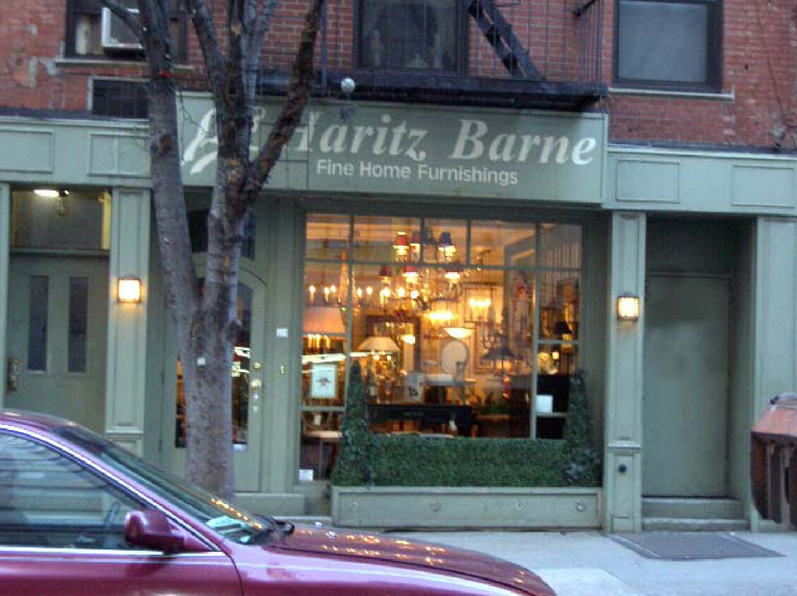 Storefront - 217 E 59th St