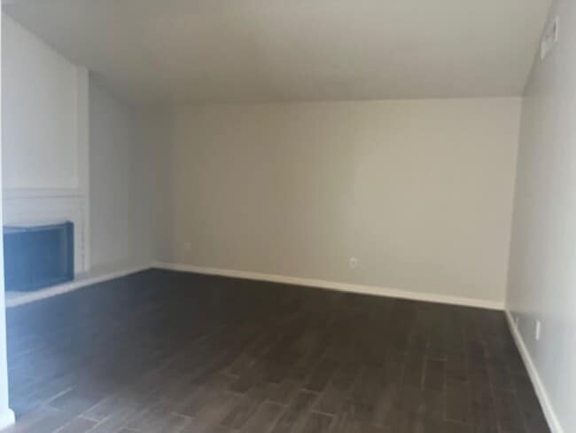 Building Photo - DC817