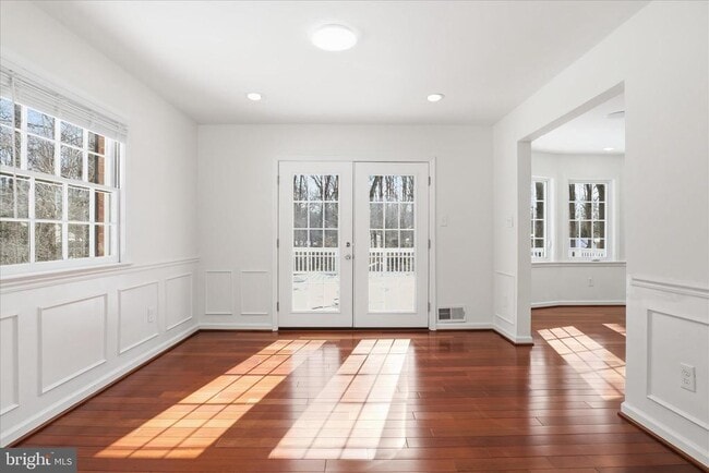 Building Photo - 3033 Sylvan Dr