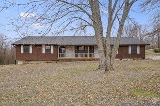 Building Photo - 1552 W Oak Ridge Ct