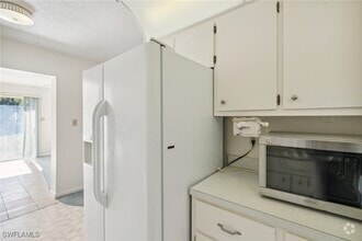 Building Photo - 235 Thistle Ct