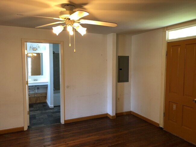 Building Photo - 1698 Callaham St