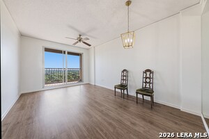 Foto del edificio - 1 Towers Park Ln