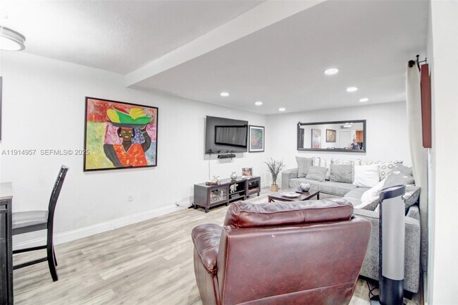 Foto del edificio - 6604 SW 113th Ave