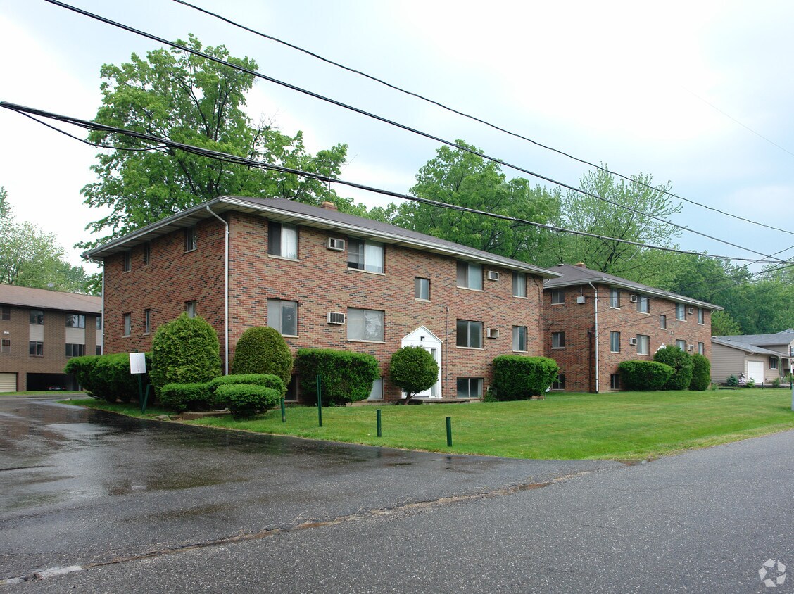 Primary Photo - 386 N Main St
