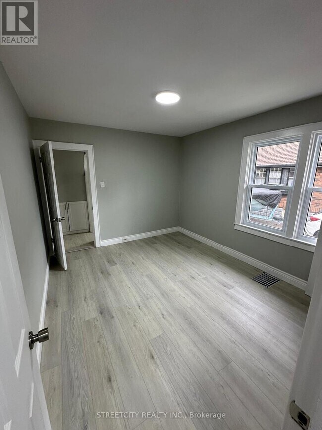 Photo du bâtiment - 437 Charlotte St