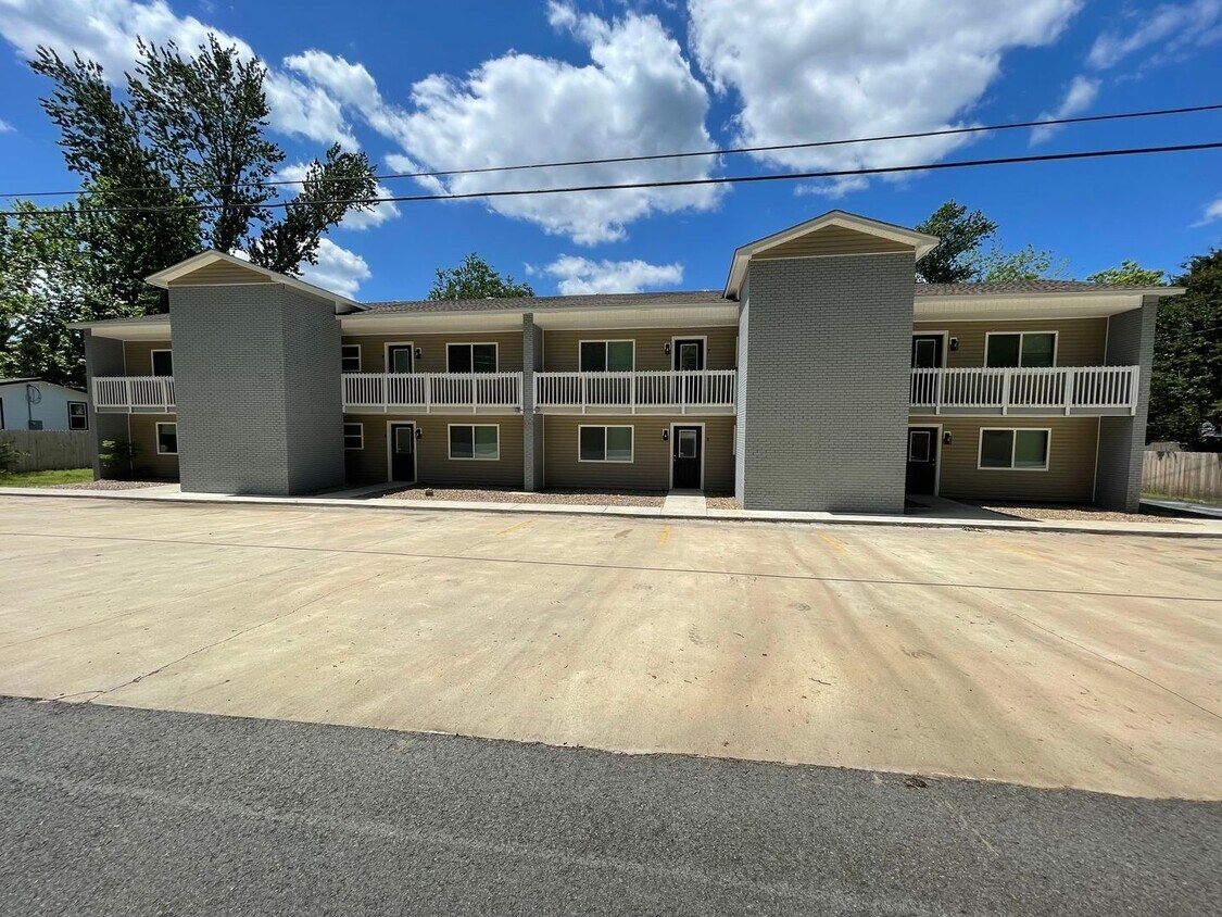 Foto principal - 523 E Main St
