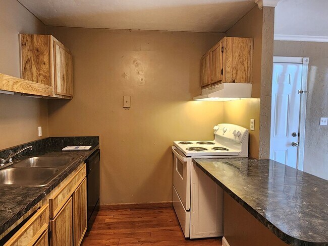 Foto del edificio - FOR RENT1 bedroom 1 bath condo first floor
