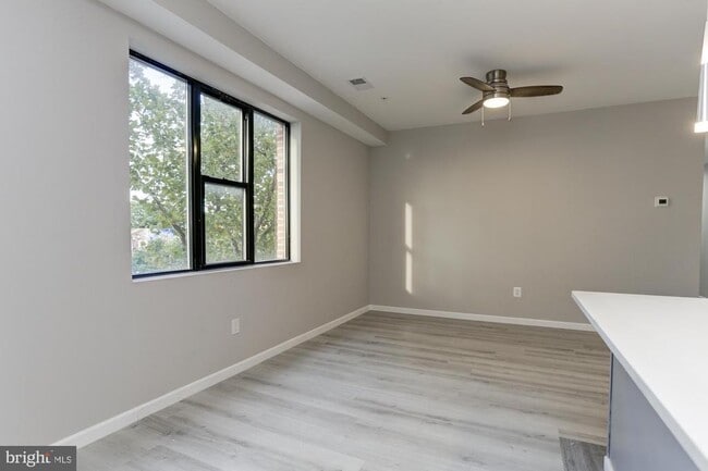 Building Photo - 400 S Highland Ave