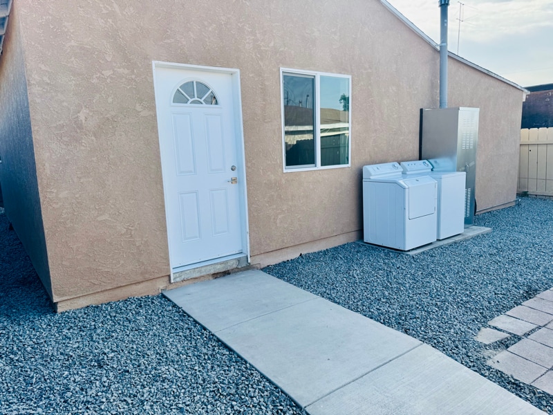 Primary Photo - 5175 Castana St