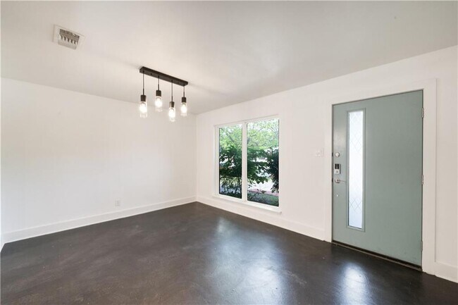 Building Photo - 1802 Loreto Dr