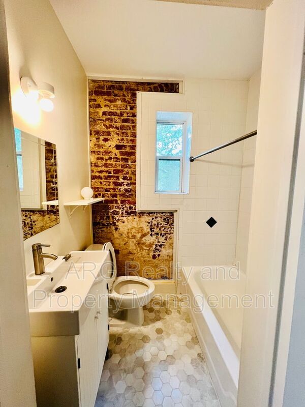 Foto del edificio - 373 Moreland Ave NE