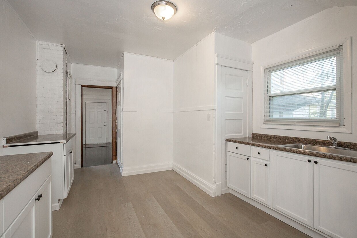 Foto principal - 1025 W 23rd St