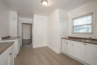 Building Photo - 1025 W 23rd St