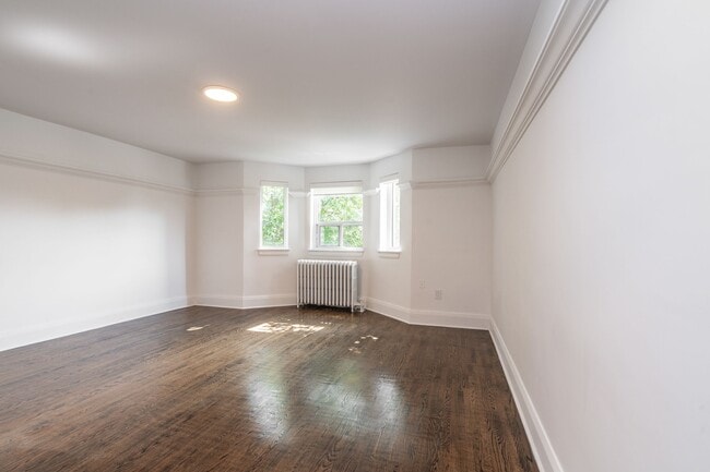 Building Photo - 118 Roncesvalles Ave