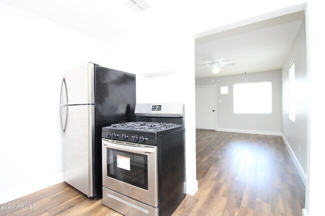 Building Photo - 2236 N 28th Pl