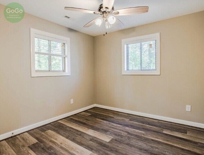 Foto del edificio - 306 W College St