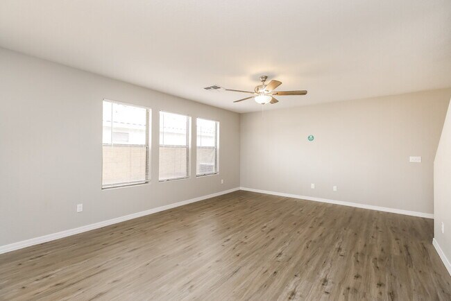 Foto del edificio - 650 E Woodsman Pl