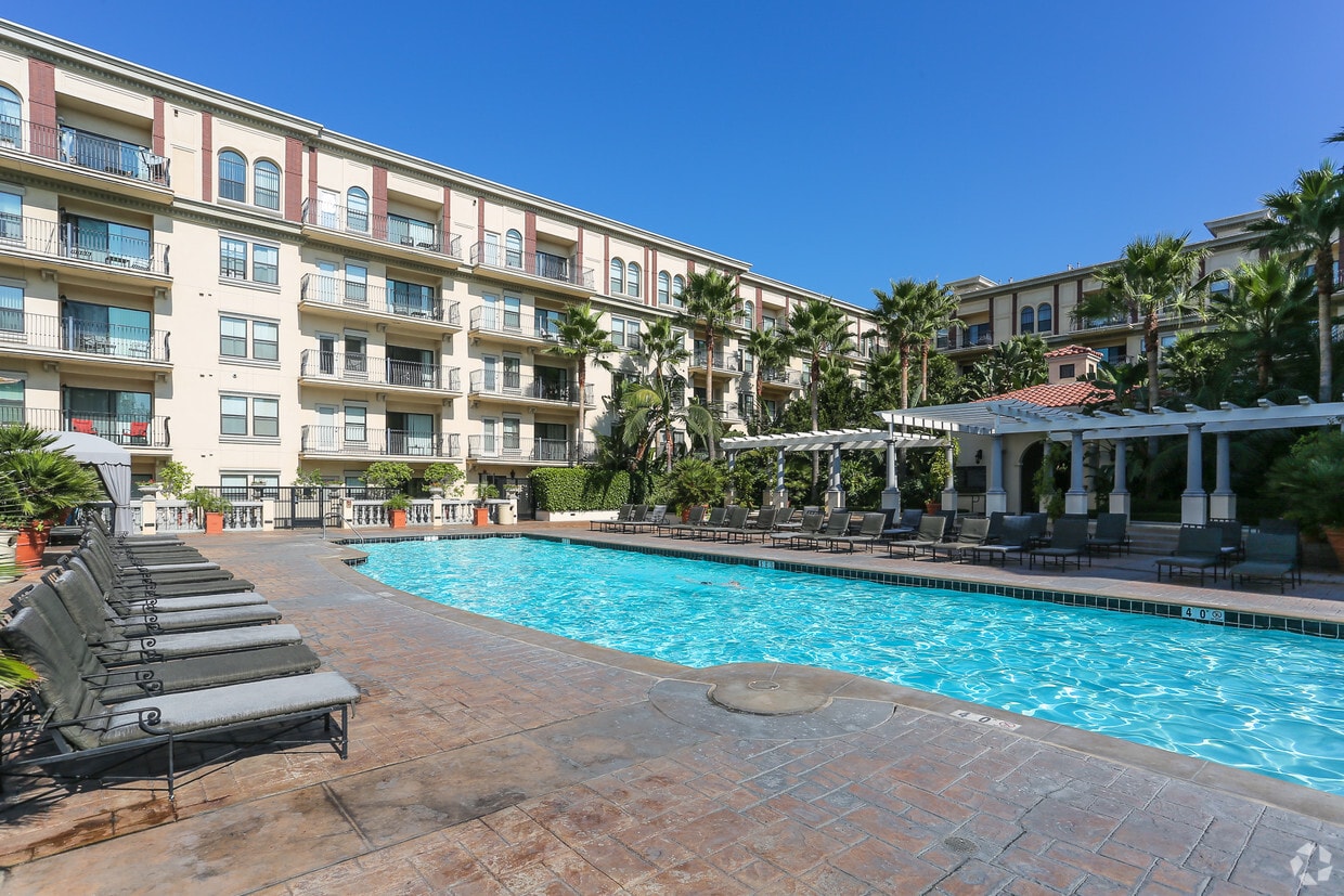 The Orsini Apartments In Los Angeles Ca Westside Rentals