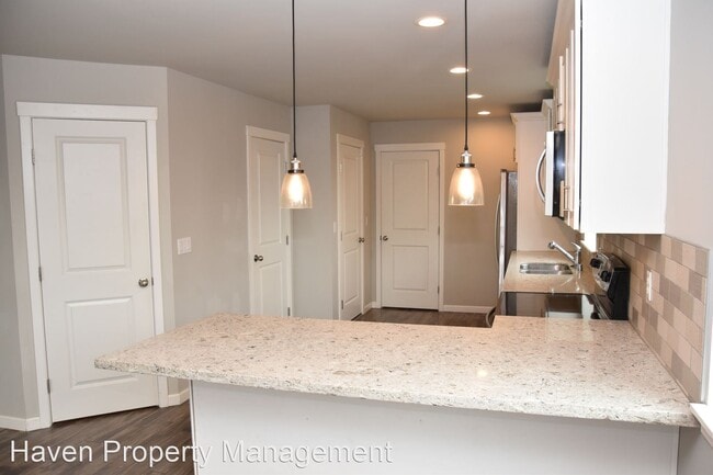 Building Photo - 4 br, 3 bath House - 1706 S Sheridan Ave
