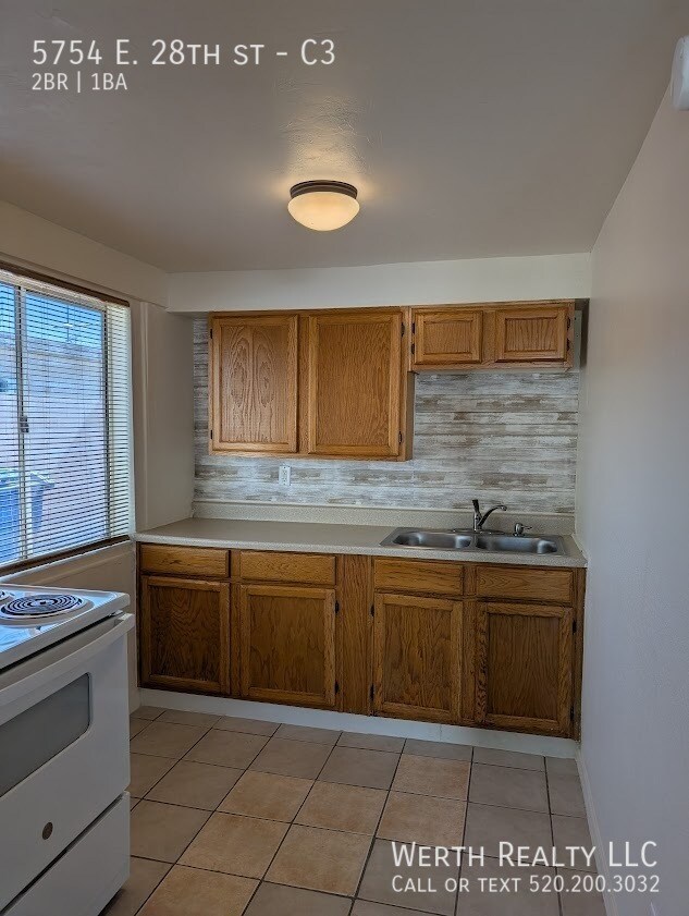 Building Photo - Eastside 2 Bed/ 1 Bath With Yard!