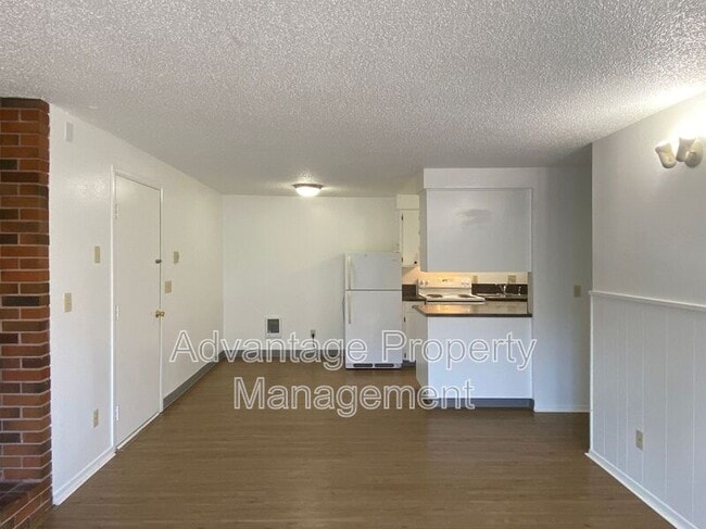 Building Photo - 585 NW Walnut Blvd