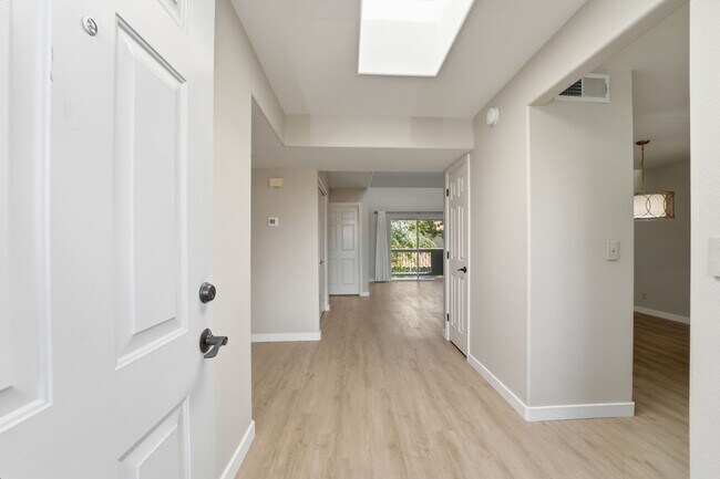 Foto del edificio - Fully Updated 2 Bed Mesa Condo | Quartz Counters + Pool & Spa