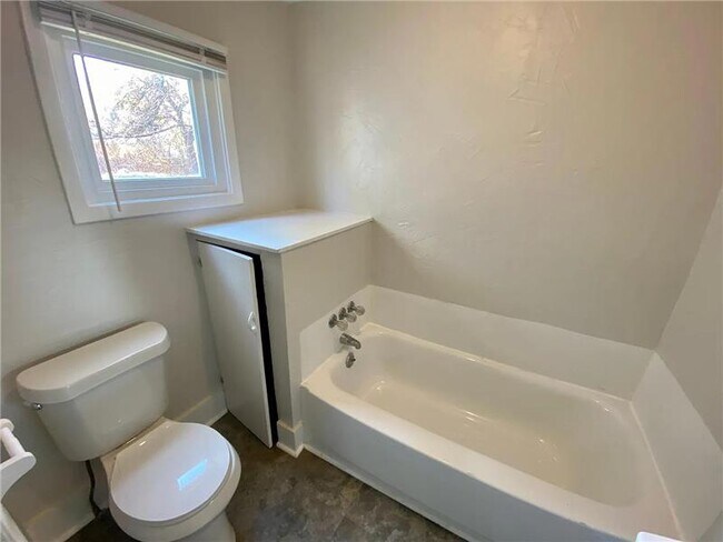 Building Photo - 630 Talbot Ave