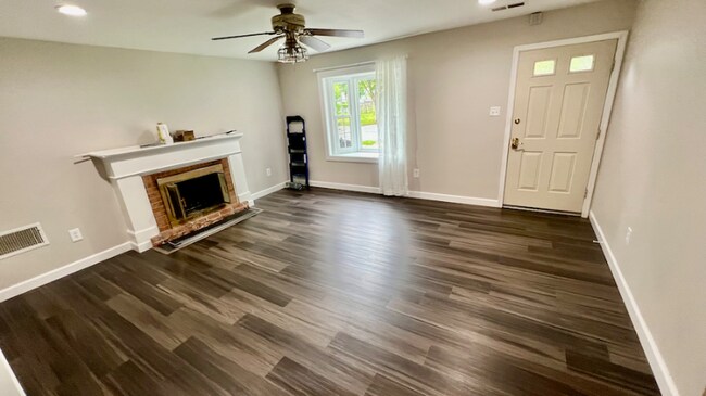 Foto del edificio - 15801 Atomic Ln