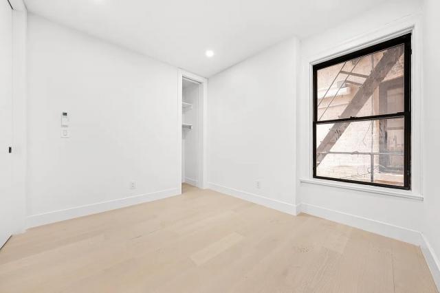 Foto del edificio - 2 bedroom in Brooklyn NY 11215