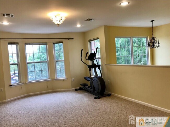 Foto del edificio - 141 Forest Dr