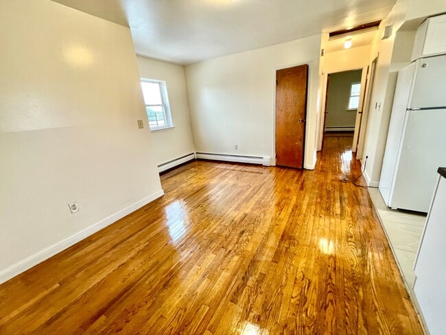 Building Photo - 2916 Gunther Ave