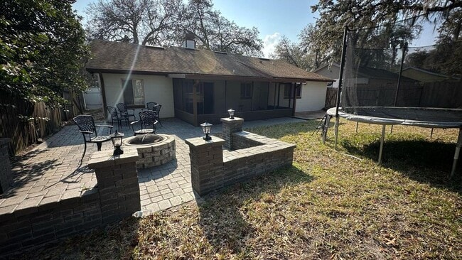 Building Photo - 102 Winding Ridge Dr