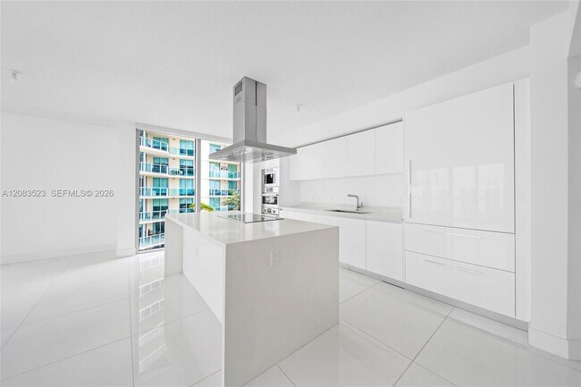Foto del edificio - 300 Sunny Isles Blvd