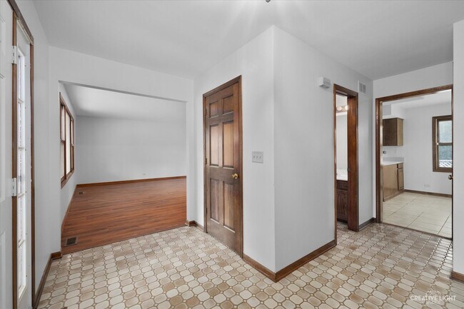 Building Photo - 1707 Smokey Ct