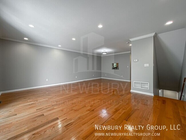Foto del edificio - Banksville Place: Your Ideal Townhome