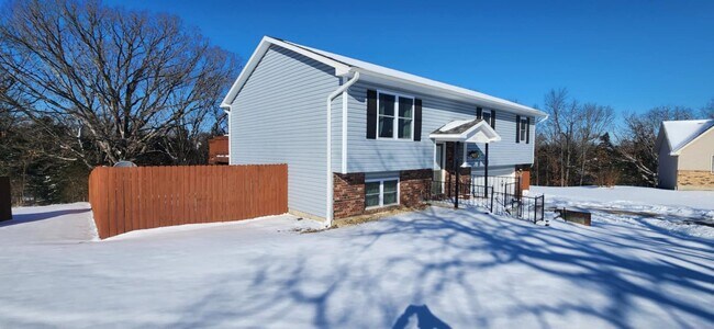 Foto del edificio - 3 Bedroom, 2 bath home for rent in Waynesville