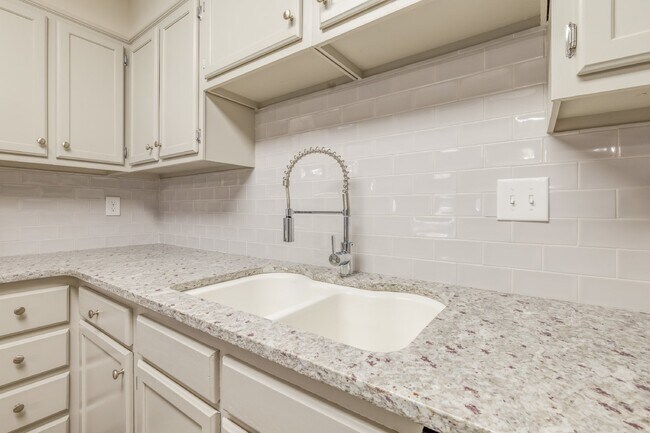 Foto del edificio - 4134 Charlotte Hwy